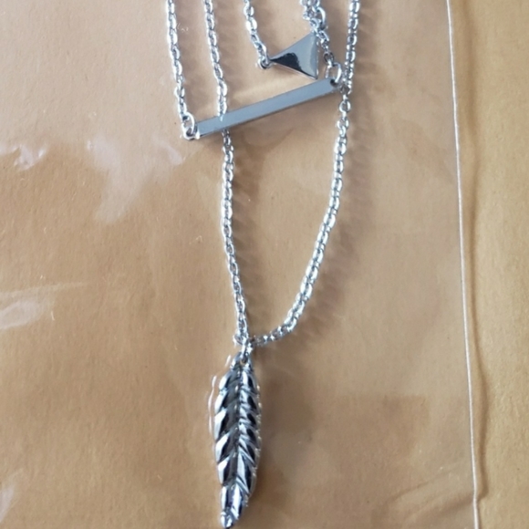 5 Beautiful Necklaces - Picture 10 of 13